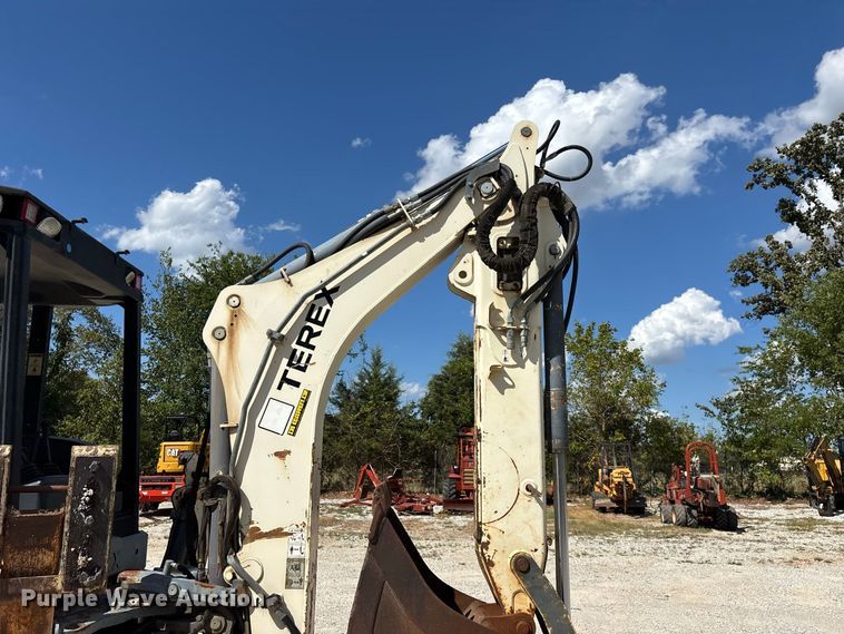 image for item FG0687 2011 Terex TLB840SM backhoe