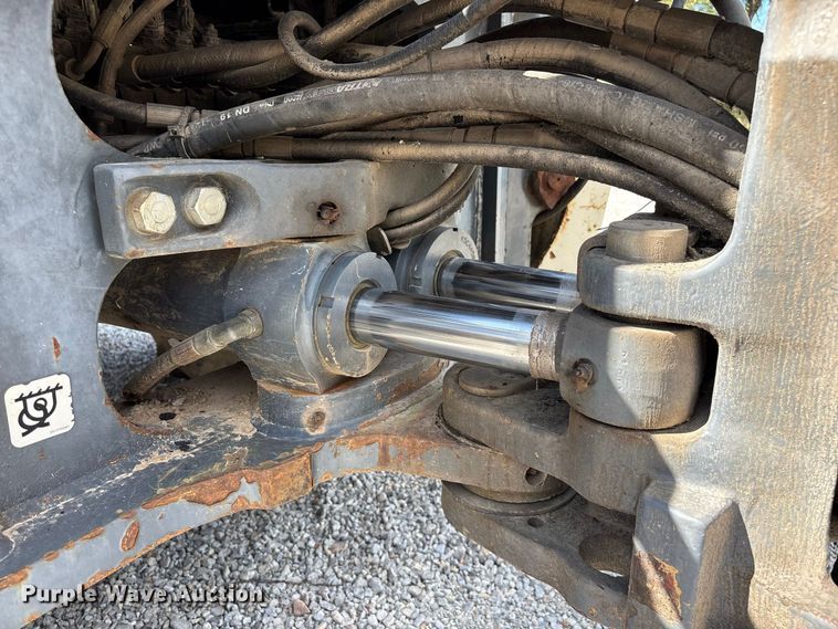 image for item FG0687 2011 Terex TLB840SM backhoe