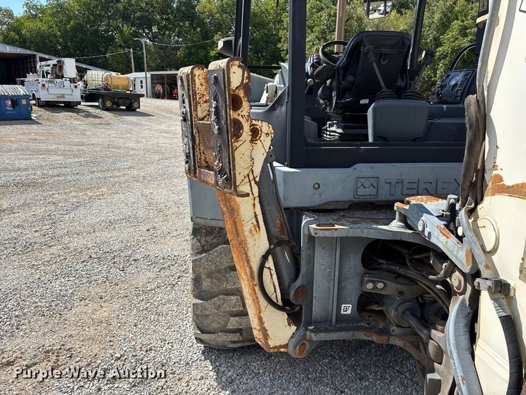 image for item FG0687 2011 Terex TLB840SM backhoe