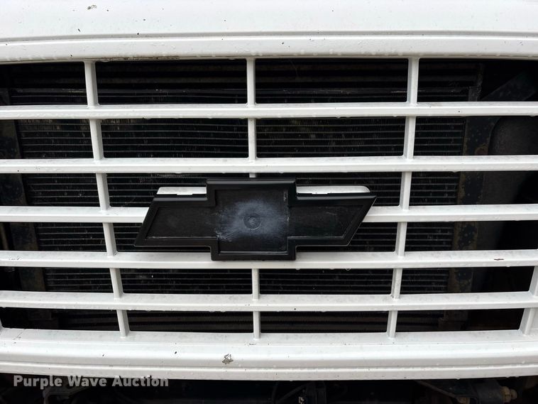 image for item FG0704 1997 Chevrolet C7500 flatbed truck