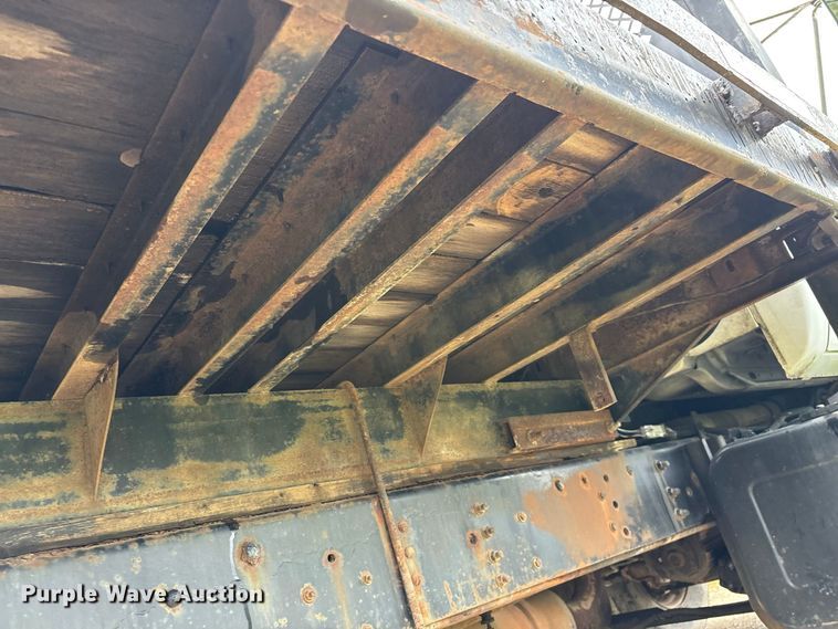 image for item FG0704 1997 Chevrolet C7500 flatbed truck