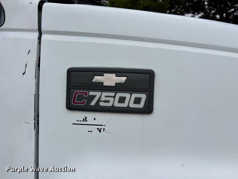 image for item FG0704 1997 Chevrolet C7500 flatbed truck