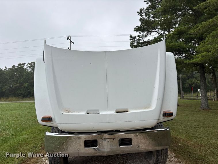 image for item FG0704 1997 Chevrolet C7500 flatbed truck