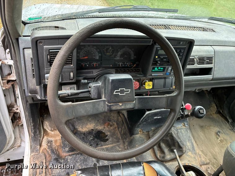 image for item FG0704 1997 Chevrolet C7500 flatbed truck