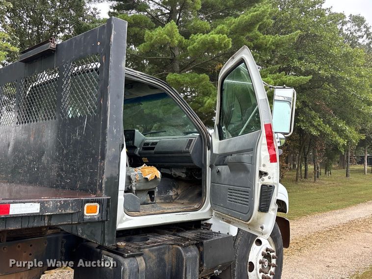 image for item FG0704 1997 Chevrolet C7500 flatbed truck