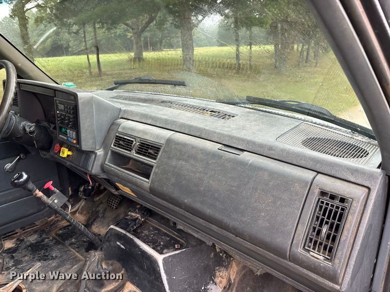 image for item FG0704 1997 Chevrolet C7500 flatbed truck