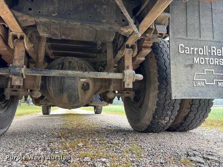 image for item FG0704 1997 Chevrolet C7500 flatbed truck
