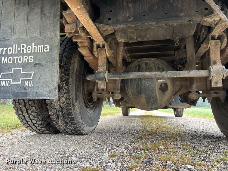image for item FG0704 1997 Chevrolet C7500 flatbed truck