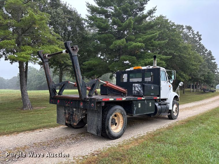 image for item FG0705 1997 International 8100 reel truck