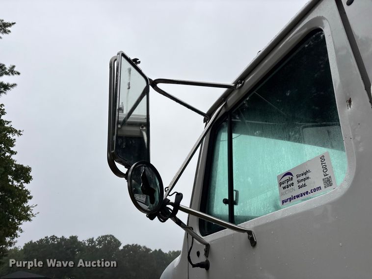 image for item FG0705 1997 International 8100 reel truck