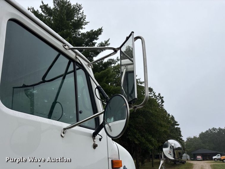 image for item FG0705 1997 International 8100 reel truck