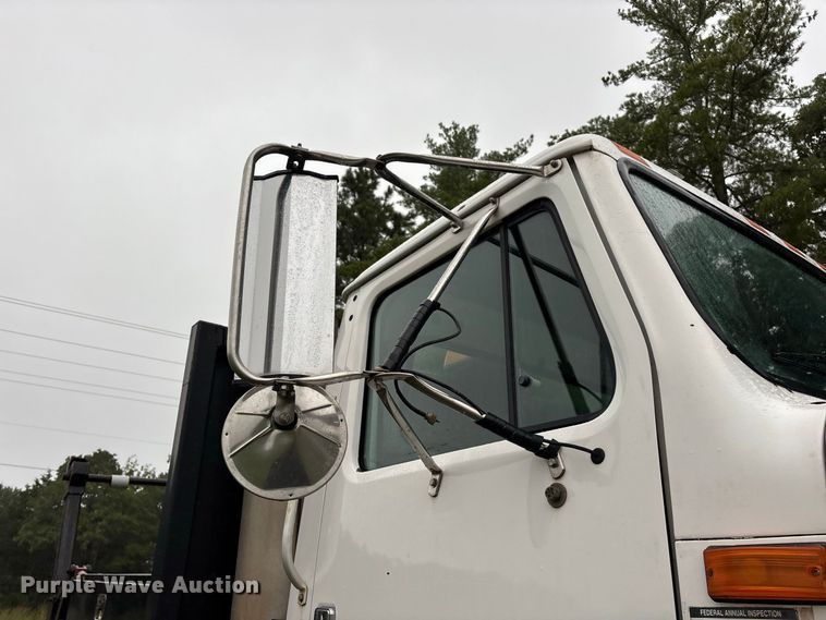 image for item FG0705 1997 International 8100 reel truck