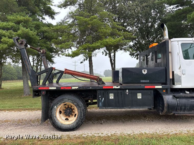 image for item FG0705 1997 International 8100 reel truck