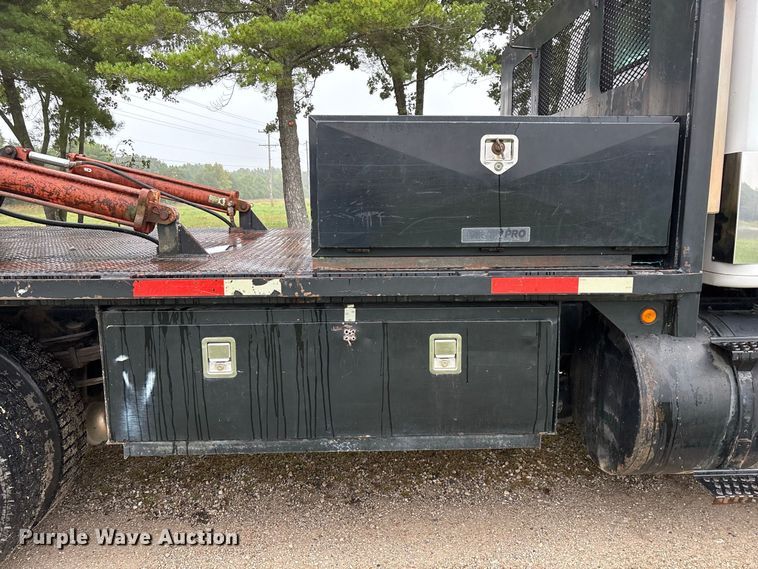 image for item FG0705 1997 International 8100 reel truck