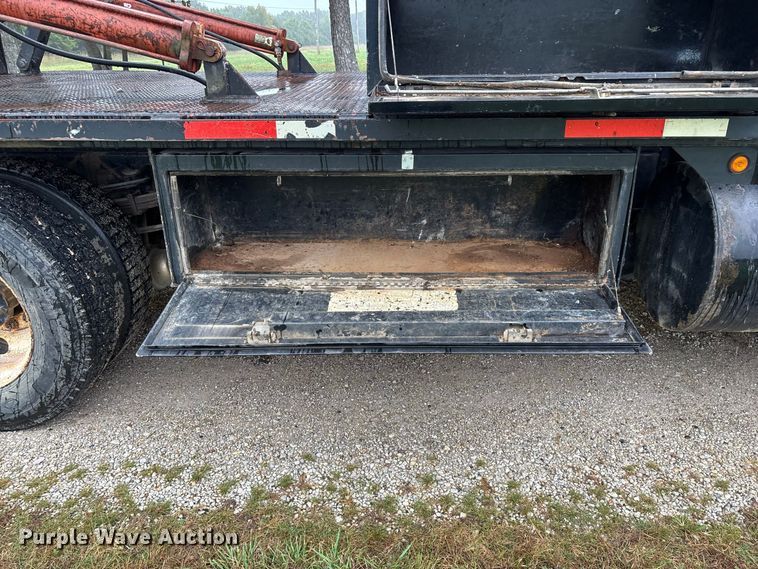 image for item FG0705 1997 International 8100 reel truck