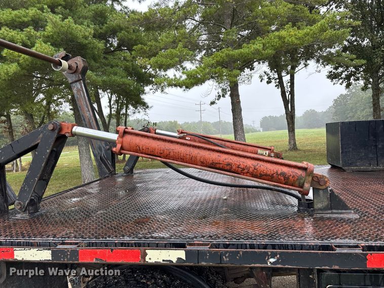 image for item FG0705 1997 International 8100 reel truck