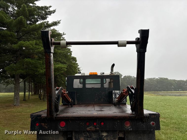 image for item FG0705 1997 International 8100 reel truck