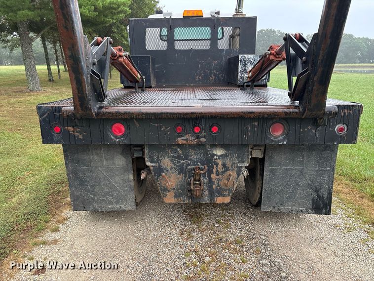 image for item FG0705 1997 International 8100 reel truck