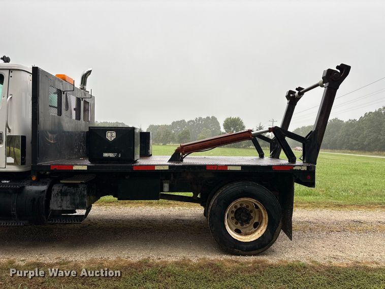 image for item FG0705 1997 International 8100 reel truck