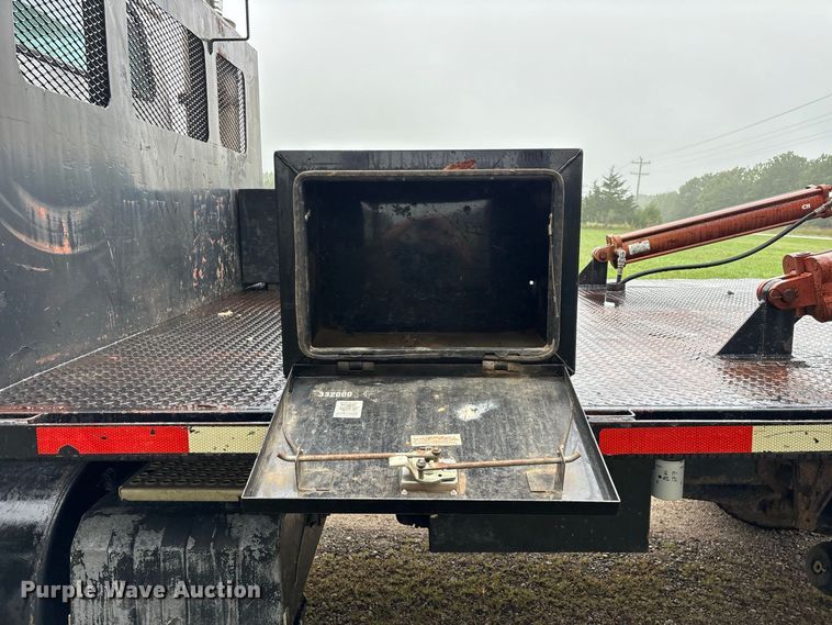 image for item FG0705 1997 International 8100 reel truck