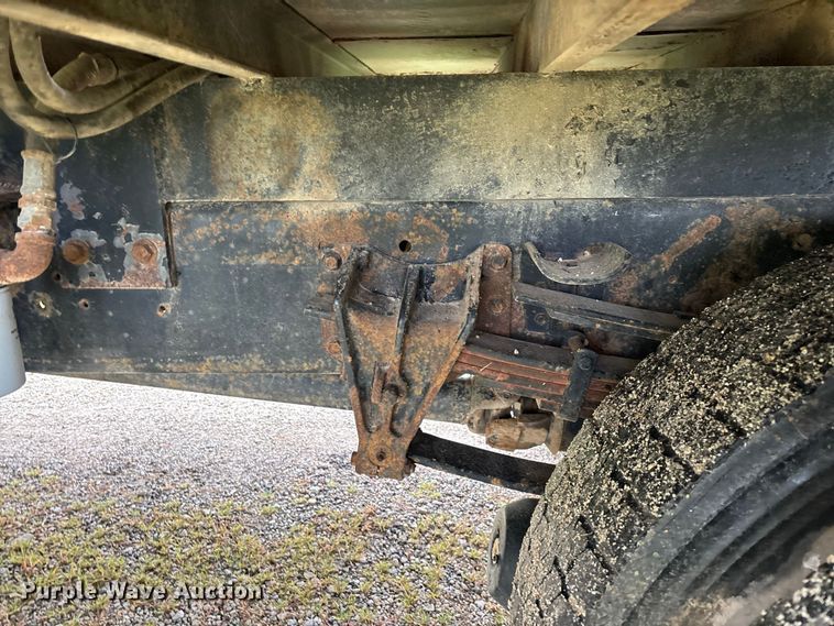 image for item FG0705 1997 International 8100 reel truck