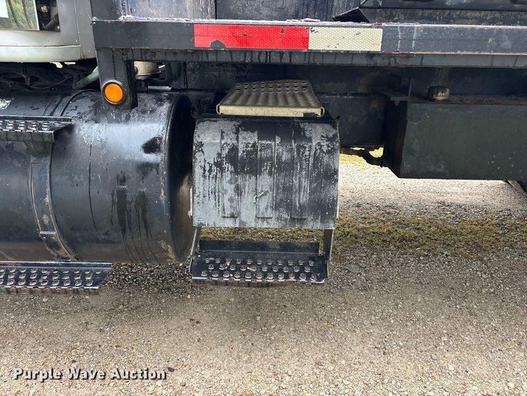 image for item FG0705 1997 International 8100 reel truck