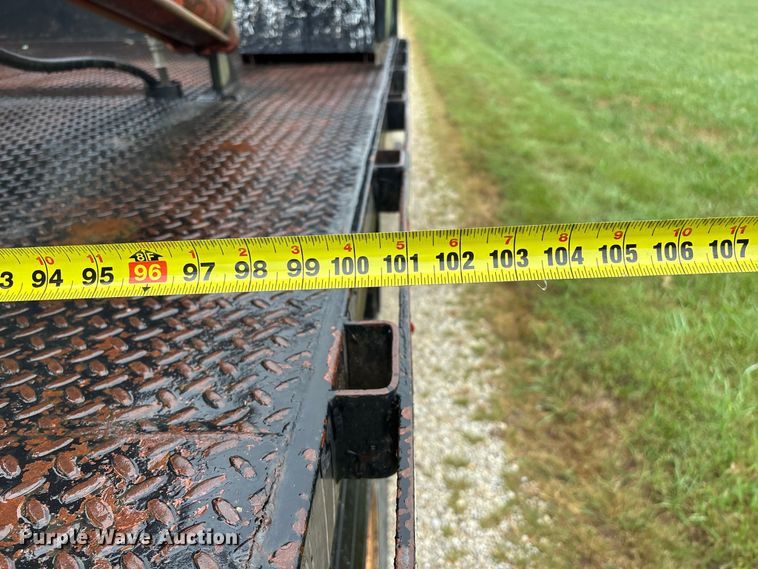 image for item FG0705 1997 International 8100 reel truck