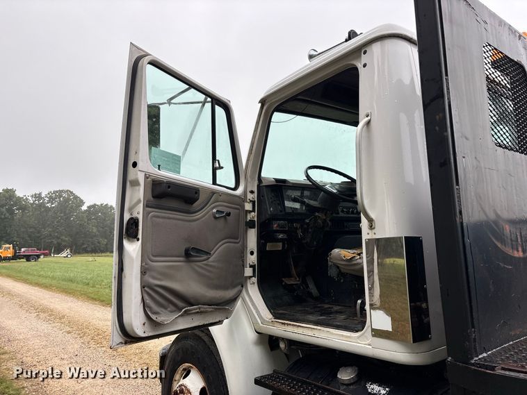 image for item FG0705 1997 International 8100 reel truck