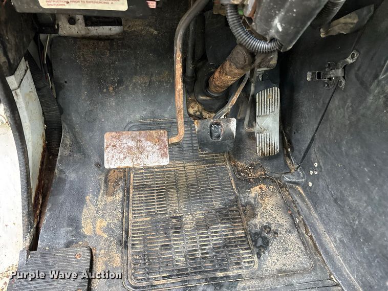 image for item FG0705 1997 International 8100 reel truck