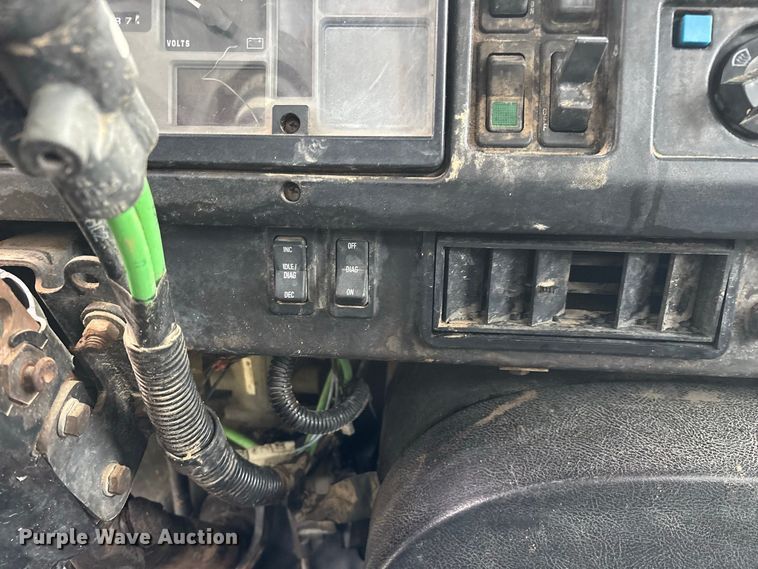 image for item FG0705 1997 International 8100 reel truck