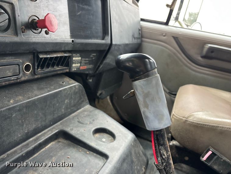 image for item FG0705 1997 International 8100 reel truck