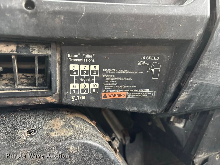 image for item FG0705 1997 International 8100 reel truck