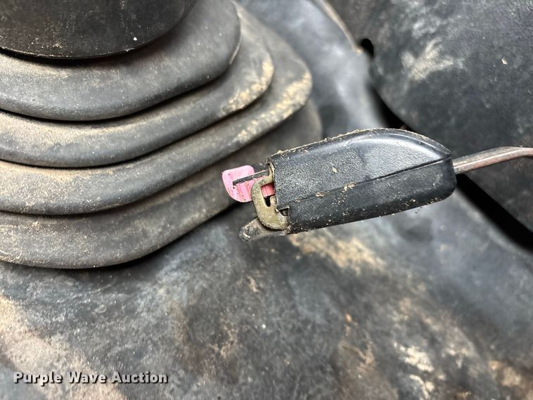 image for item FG0705 1997 International 8100 reel truck