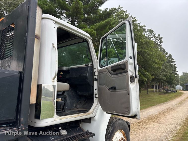 image for item FG0705 1997 International 8100 reel truck