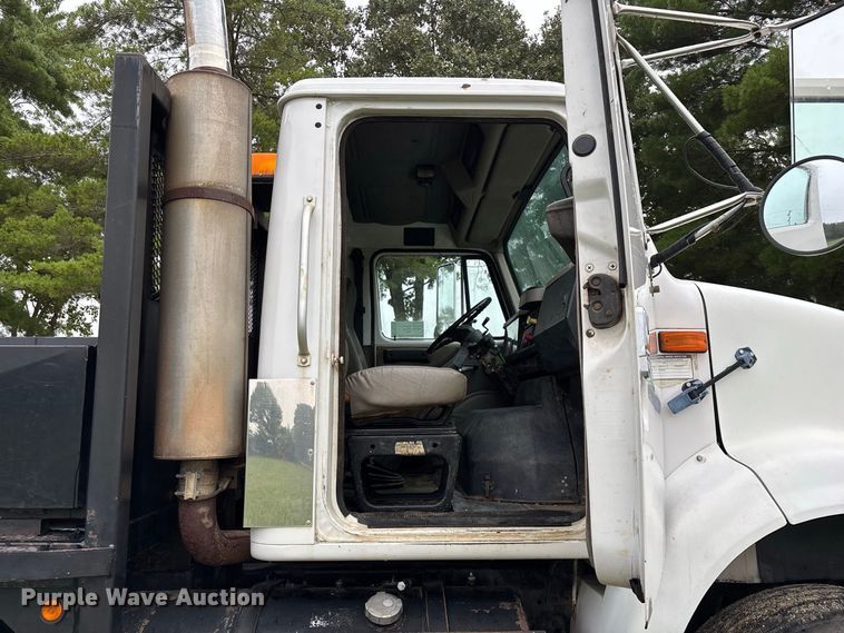 image for item FG0705 1997 International 8100 reel truck