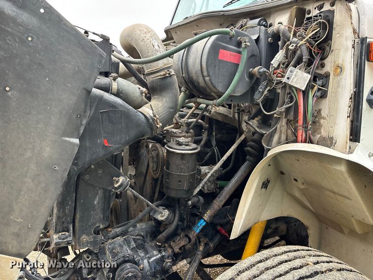 image for item FG0705 1997 International 8100 reel truck