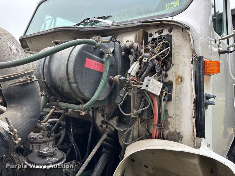 image for item FG0705 1997 International 8100 reel truck