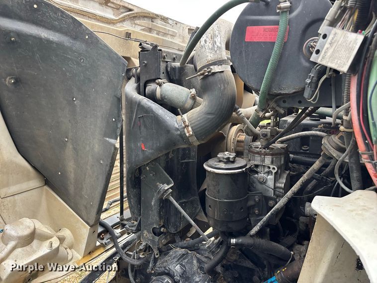 image for item FG0705 1997 International 8100 reel truck