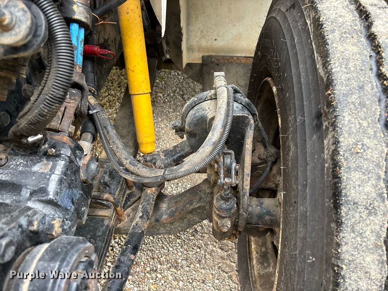 image for item FG0705 1997 International 8100 reel truck