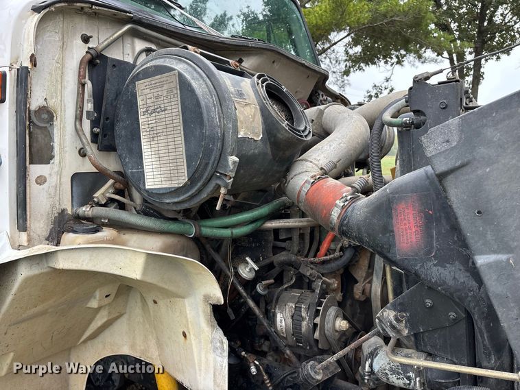 image for item FG0705 1997 International 8100 reel truck