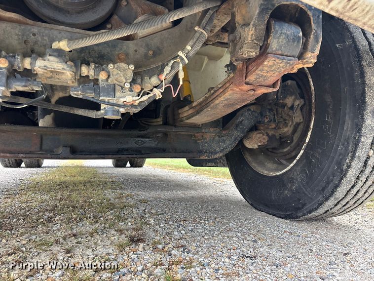 image for item FG0705 1997 International 8100 reel truck