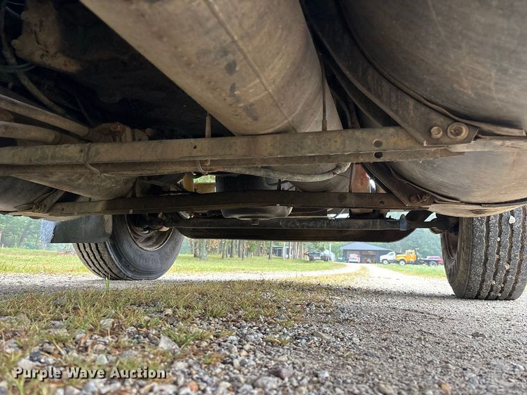 image for item FG0705 1997 International 8100 reel truck