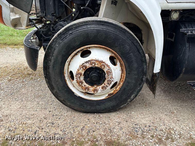 image for item FG0705 1997 International 8100 reel truck