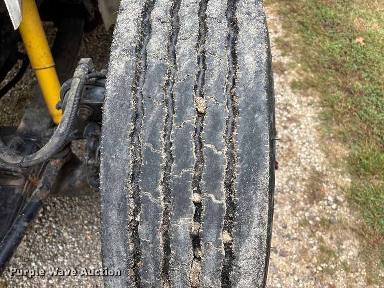 image for item FG0705 1997 International 8100 reel truck
