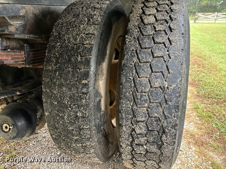 image for item FG0705 1997 International 8100 reel truck