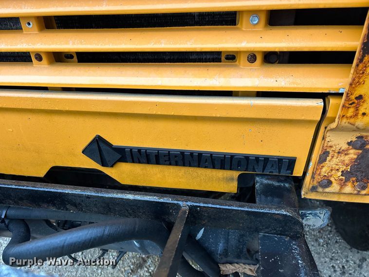 image for item FG0706 2002 International 4900 flatbed truck
