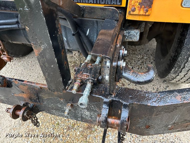 image for item FG0706 2002 International 4900 flatbed truck