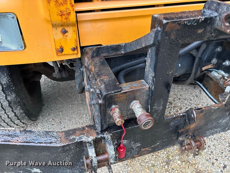 image for item FG0706 2002 International 4900 flatbed truck
