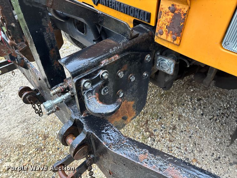 image for item FG0706 2002 International 4900 flatbed truck
