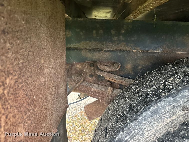 image for item FG0706 2002 International 4900 flatbed truck